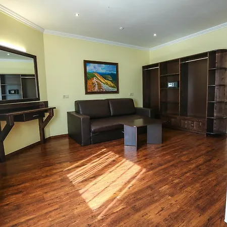 Home Hotel 3*