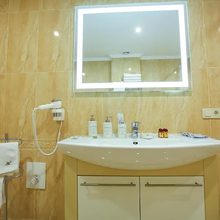 Home Hotel 3* Μπούκοβελ