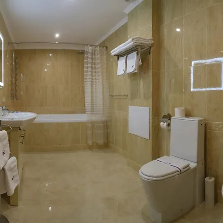 Hotell Home Hotel 3*