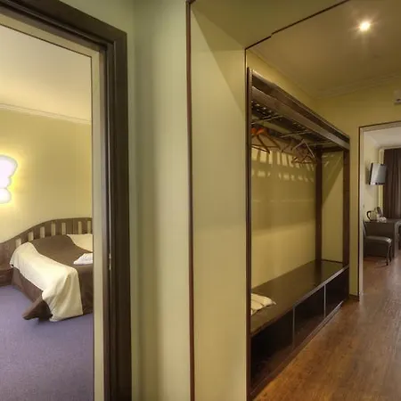 Отель Home Hotel 3*