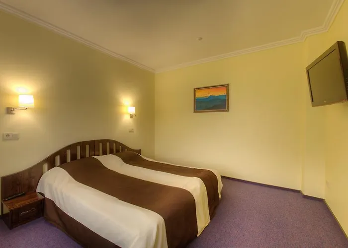 Home Hotel 3*